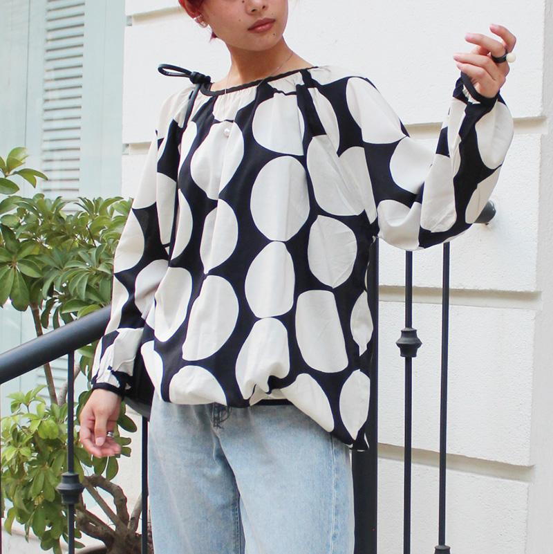 ◉季節のシフトコーデに◉ たっぷりギャザーバルーンブラウス　ポルカドット | 3枚目